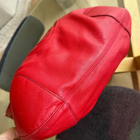 Authentic Gucci Red Leather Soho shoulder bag - Picture 5 of 14